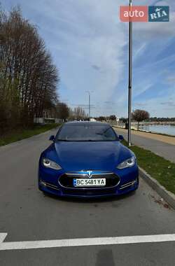 Лифтбек Tesla Model S 2015 в Буске