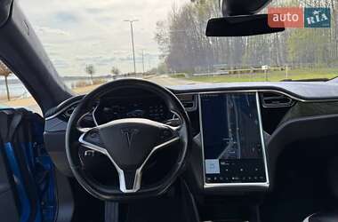 Лифтбек Tesla Model S 2015 в Буске