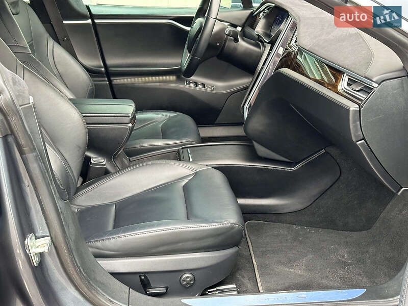 Лифтбек Tesla Model S 2016 в Одессе