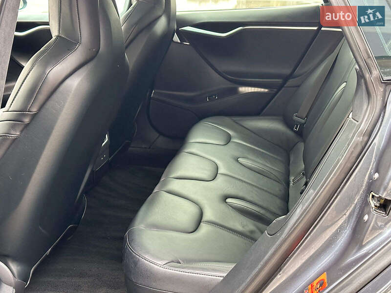 Лифтбек Tesla Model S 2016 в Одессе