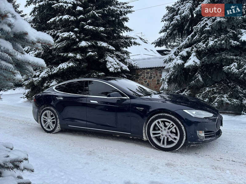 Лифтбек Tesla Model S 2015 в Киеве