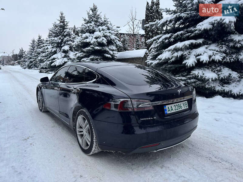 Лифтбек Tesla Model S 2015 в Киеве