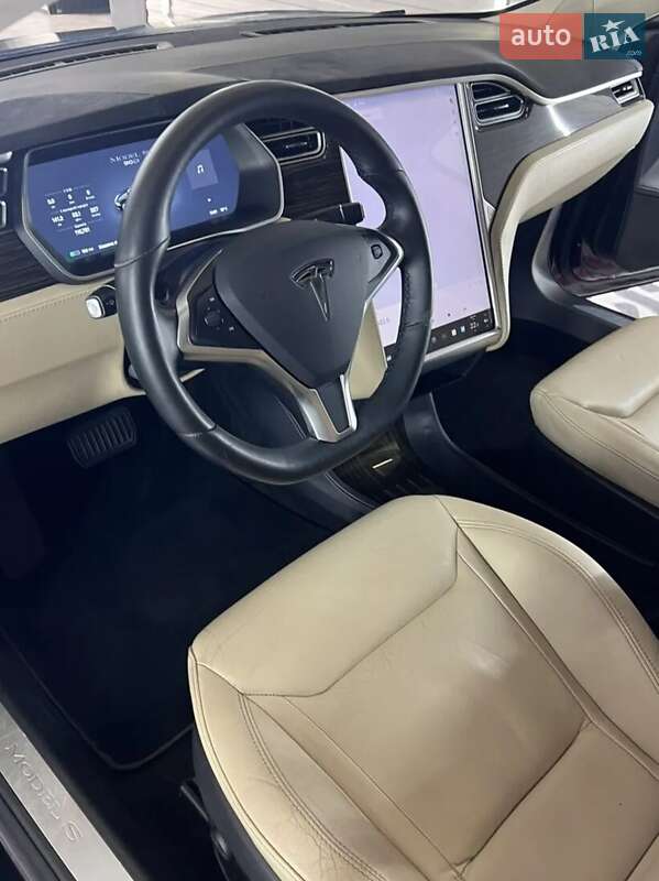 Ліфтбек Tesla Model S 2016 в Києві