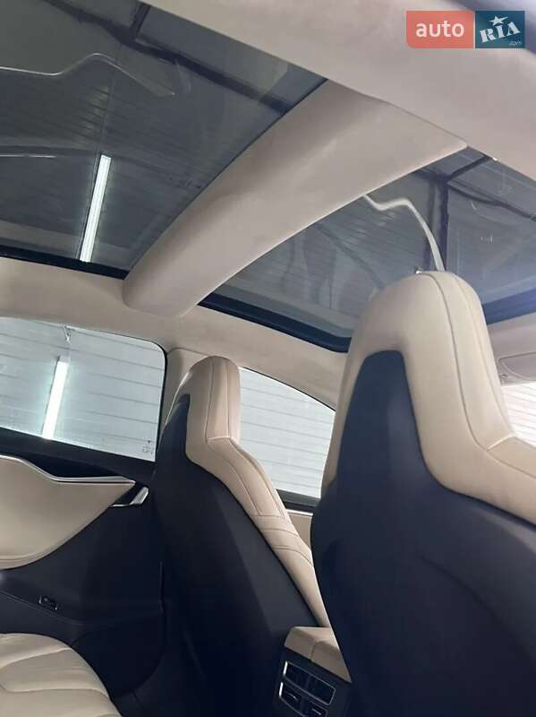 Ліфтбек Tesla Model S 2016 в Києві