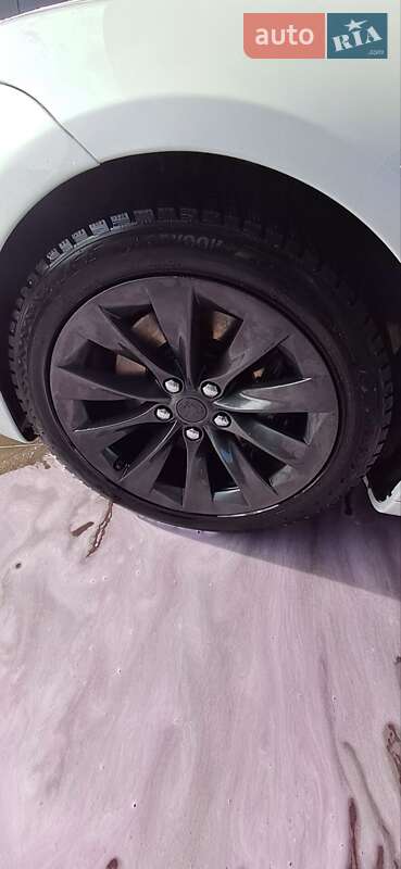 Ліфтбек Tesla Model S 2019 в Львові фото 33 Ліфтбек Tesla Model S 2019 в Львові