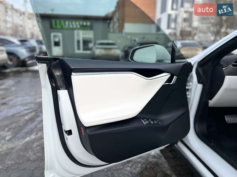 Ліфтбек Tesla Model S 2013 в Луцьку