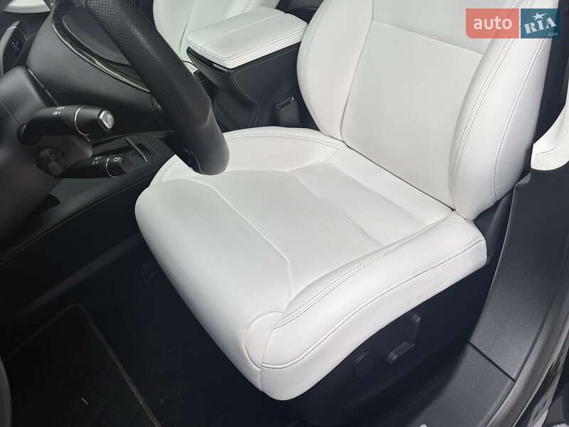 Ліфтбек Tesla Model S 2019 в Києві