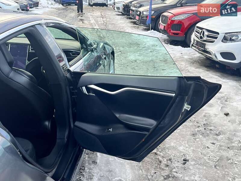 Лифтбек Tesla Model S 2017 в Луцке фото 22 Лифтбек Tesla Model S 2017 в Луцке