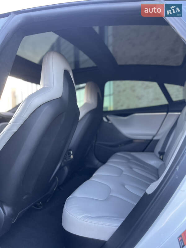 Ліфтбек Tesla Model S 2016 в Хмельницькому