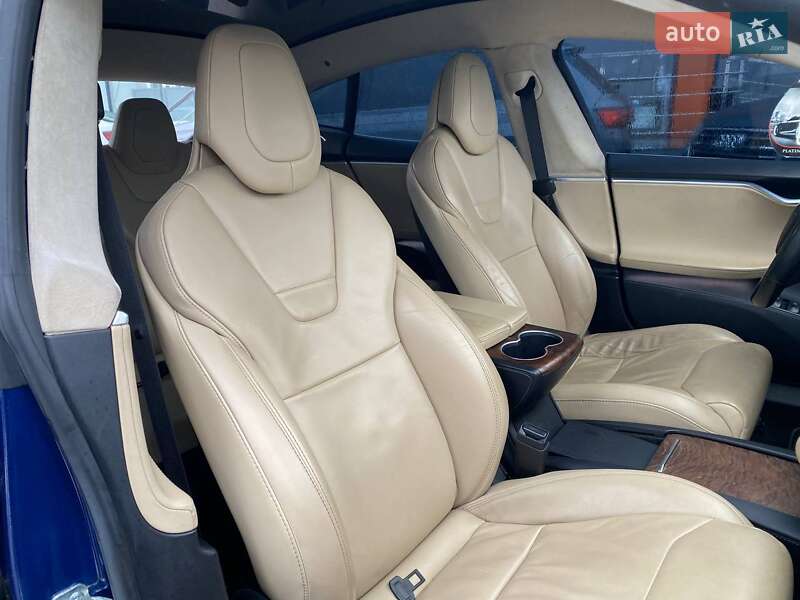 Лифтбек Tesla Model S 2017 в Львове фото 21 Лифтбек Tesla Model S 2017 в Львове