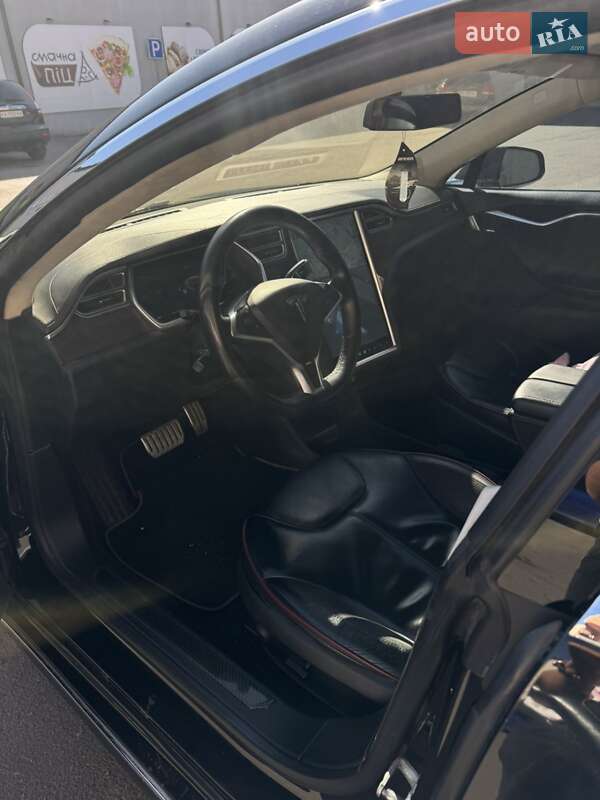 Лифтбек Tesla Model S 2014 в Ромнах