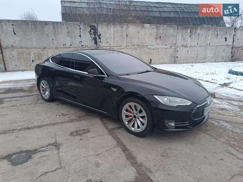 Лифтбек Tesla Model S 2014 в Ромнах