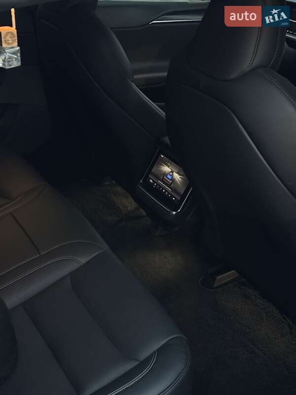 Ліфтбек Tesla Model S 2021 в Львові