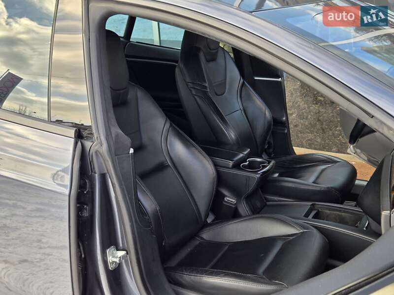 Лифтбек Tesla Model S 2016 в Киеве фото 14 Лифтбек Tesla Model S 2016 в Киеве