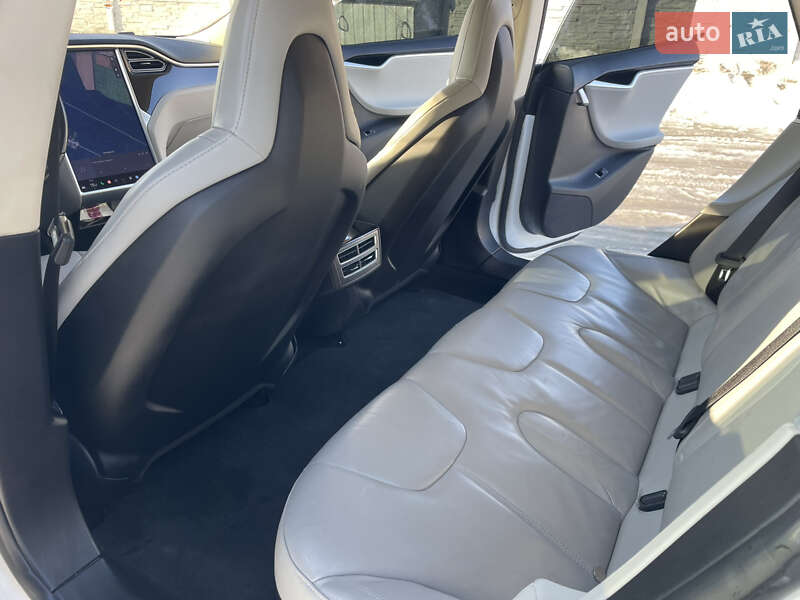 Лифтбек Tesla Model S 2014 в Фастове