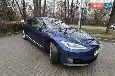 Ліфтбек Tesla Model S 2019 в Львові