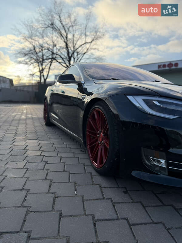 Лифтбек Tesla Model S 2018 в Николаеве