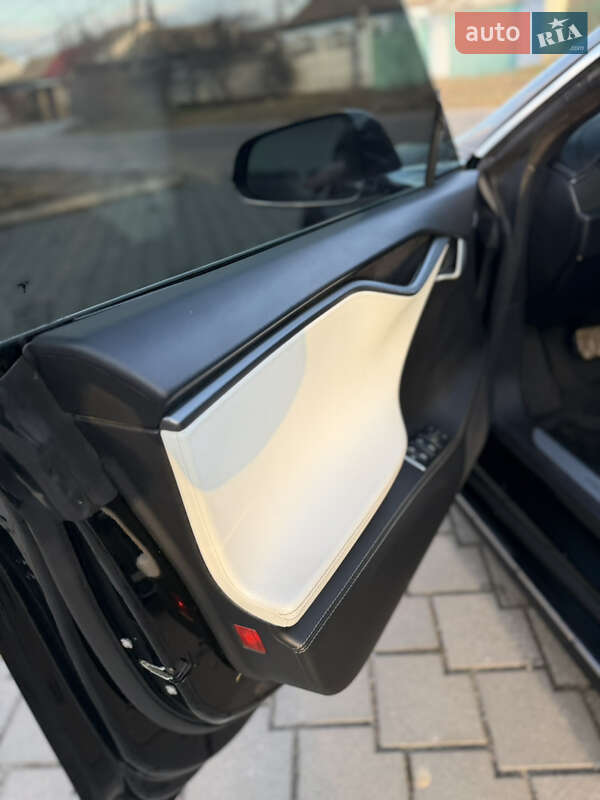 Лифтбек Tesla Model S 2018 в Николаеве