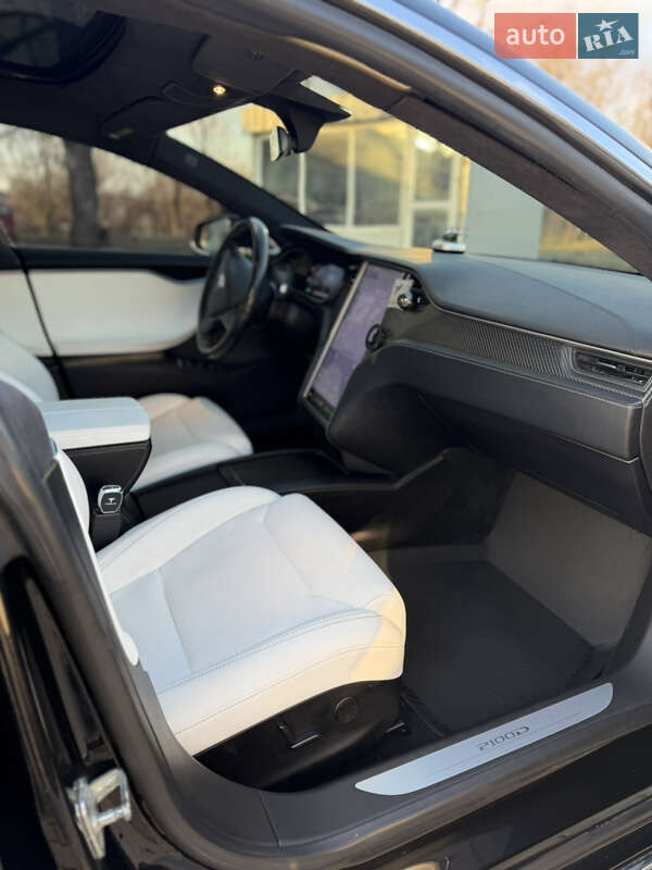 Лифтбек Tesla Model S 2018 в Николаеве