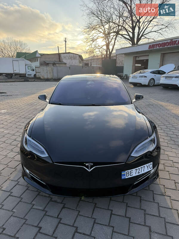 Лифтбек Tesla Model S 2018 в Николаеве
