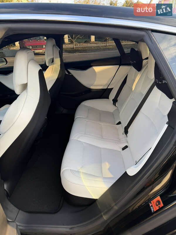 Лифтбек Tesla Model S 2018 в Николаеве