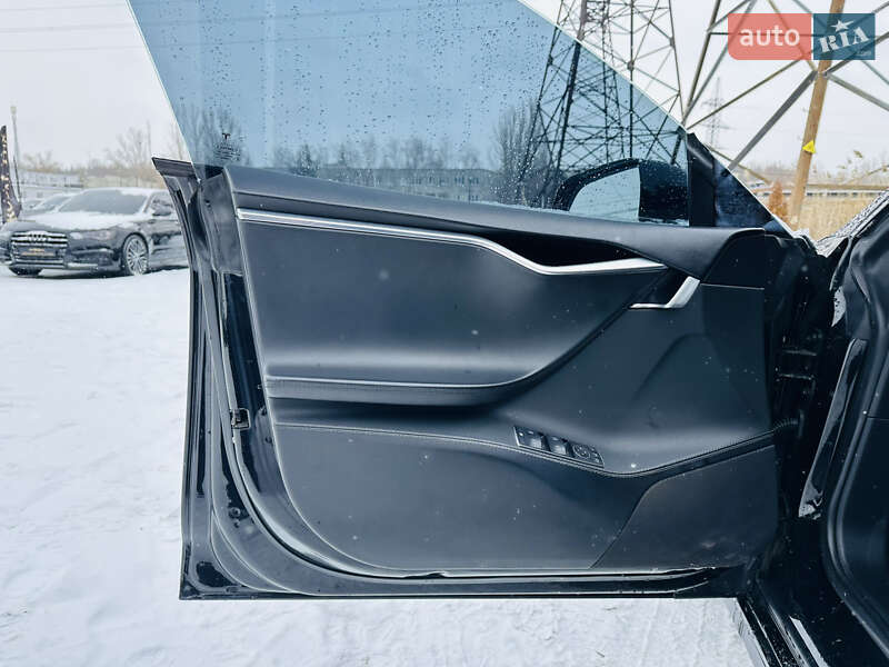 Ліфтбек Tesla Model S 2014 в Харкові