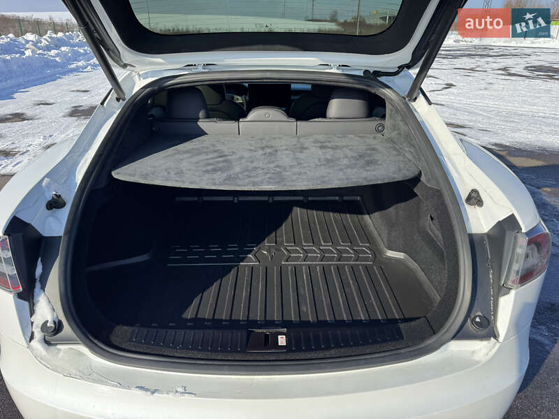 Лифтбек Tesla Model S 2021 в Ровно