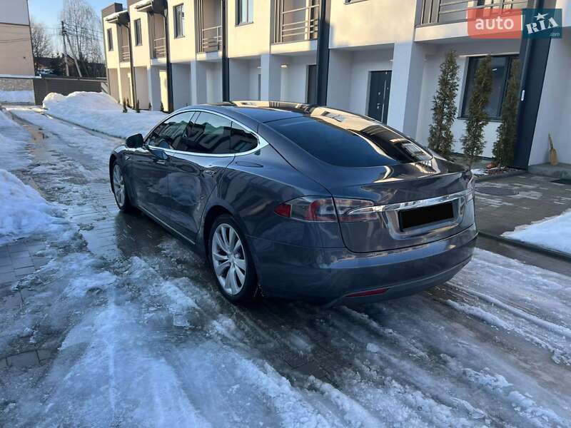 Tesla Model S 2014