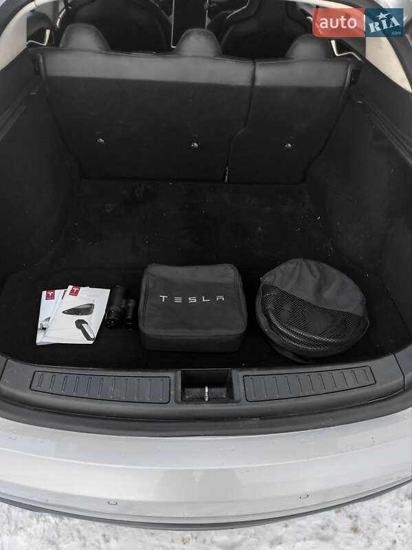 Ліфтбек Tesla Model S 2013 в Києві