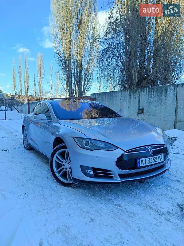 Ліфтбек Tesla Model S 2013 в Києві