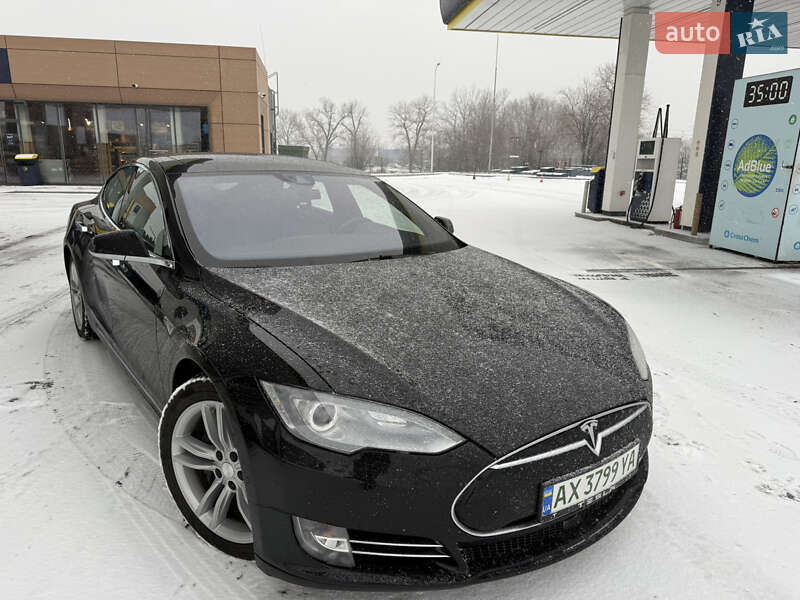 Tesla Model S 2015
