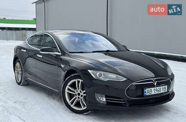 Лифтбек Tesla Model S 2015 в Виннице