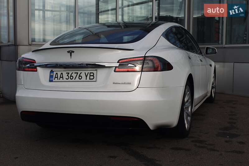 Ліфтбек Tesla Model S 2019 в Києві