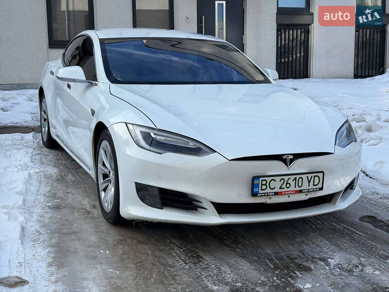 Лифтбек Tesla Model S 2016 в Львове
