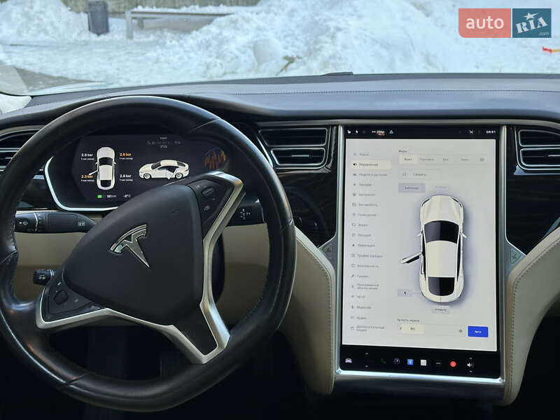 Лифтбек Tesla Model S 2016 в Львове