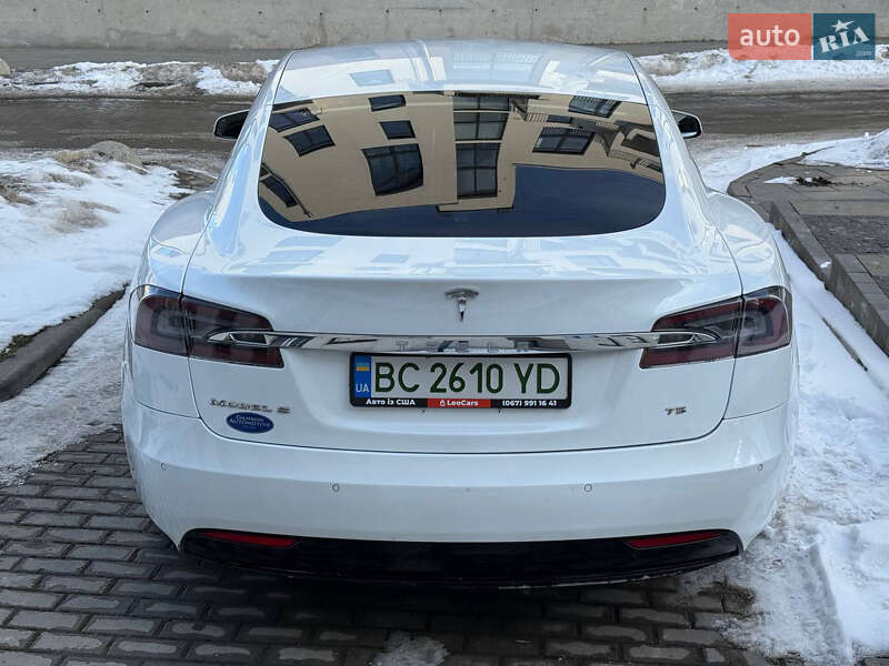 Лифтбек Tesla Model S 2016 в Львове