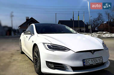 Лифтбек Tesla Model S 2016 в Львове