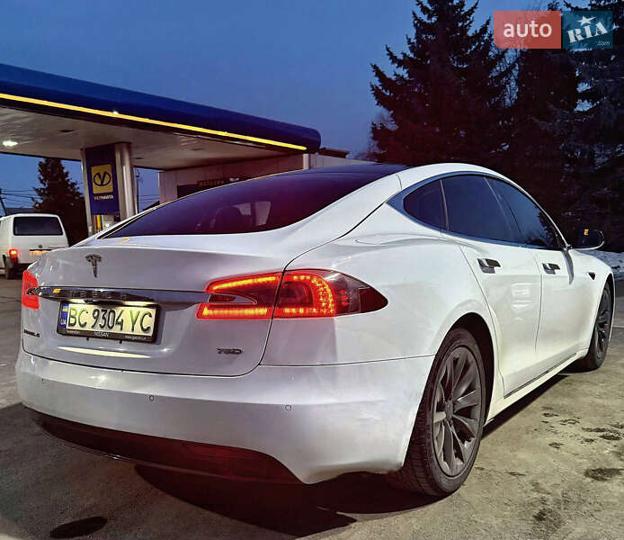 Ліфтбек Tesla Model S 2016 в Львові
