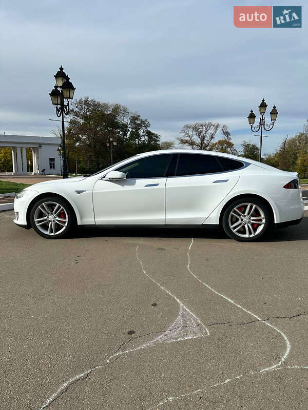 Лифтбек Tesla Model S 2016 в Одессе