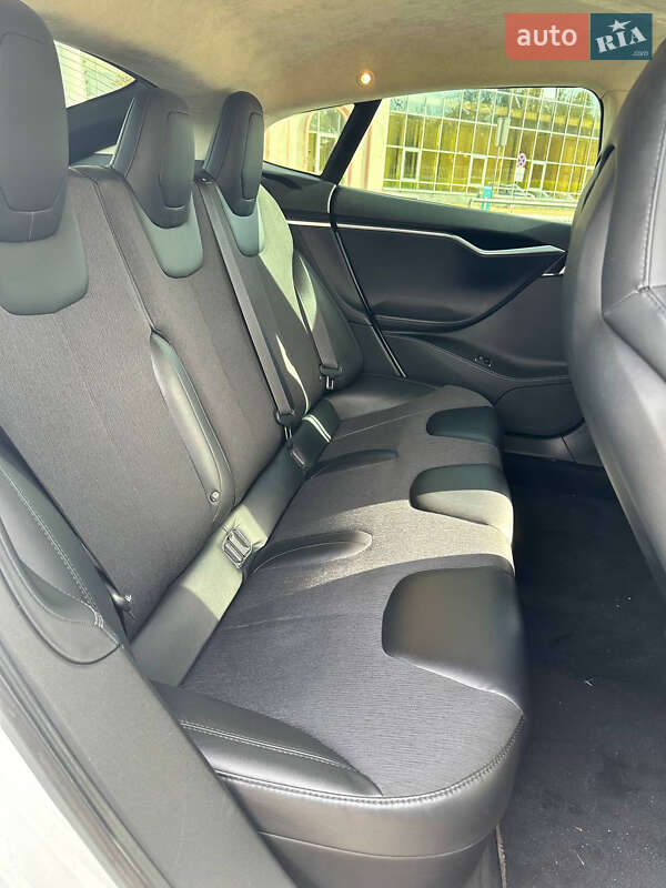 Лифтбек Tesla Model S 2016 в Одессе