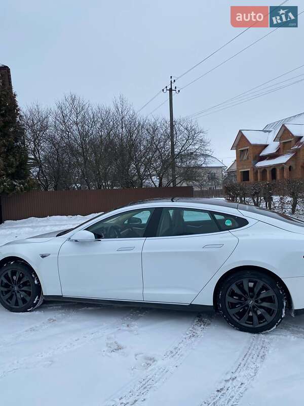 Лифтбек Tesla Model S 2013 в Ивано-Франковске