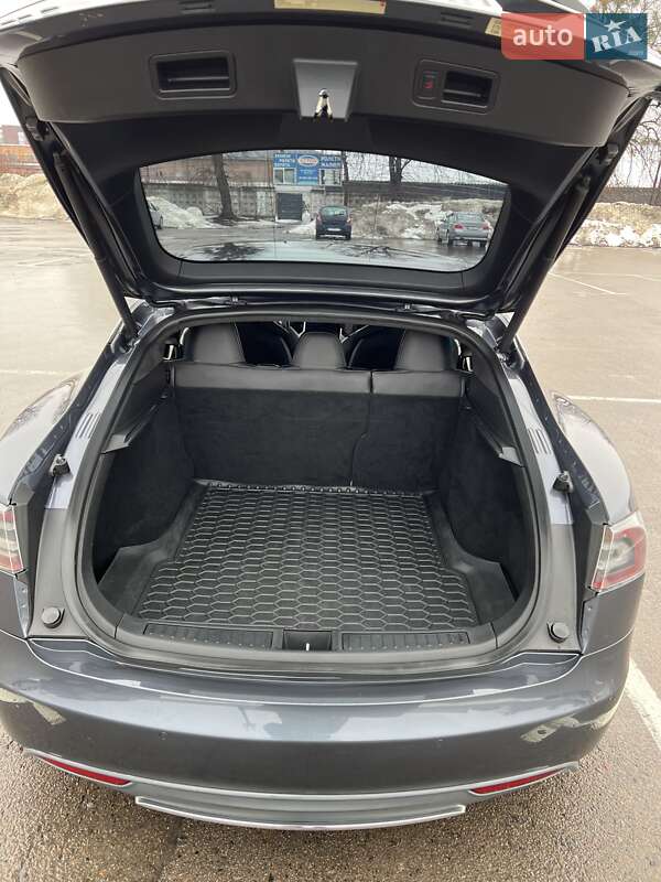 Лифтбек Tesla Model S 2014 в Ровно