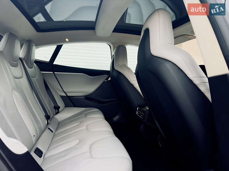 Ліфтбек Tesla Model S 2015 в Одесі