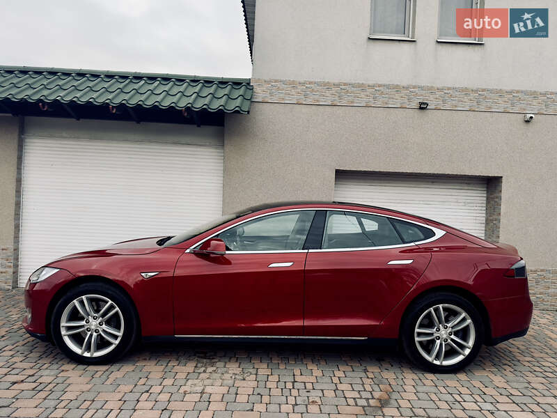 Ліфтбек Tesla Model S 2015 в Одесі