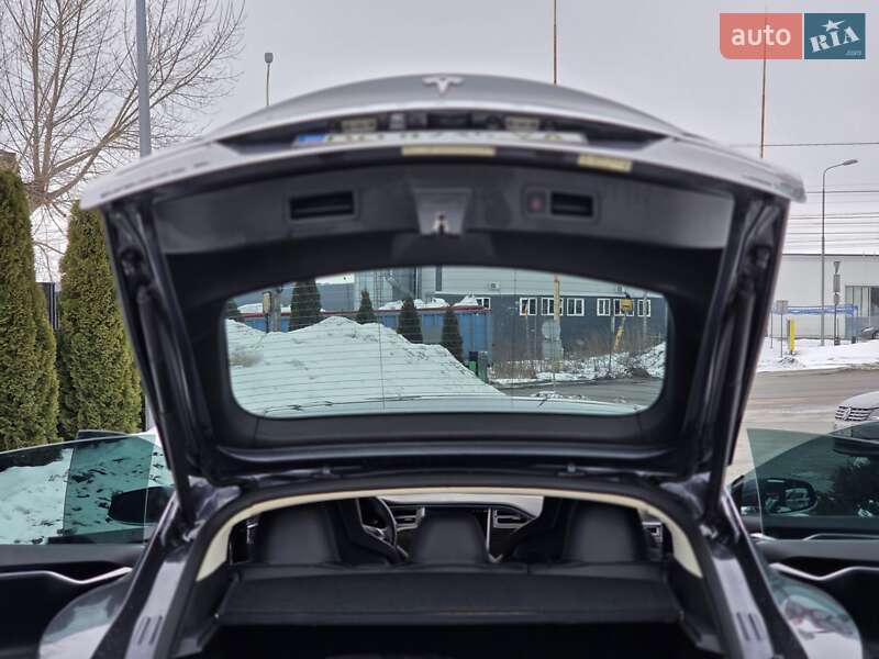 Лифтбек Tesla Model S 2014 в Тернополе фото 15 Лифтбек Tesla Model S 2014 в Тернополе