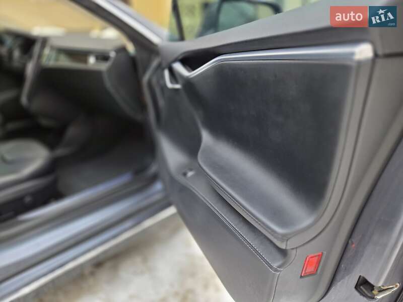 Лифтбек Tesla Model S 2014 в Тернополе фото 32 Лифтбек Tesla Model S 2014 в Тернополе