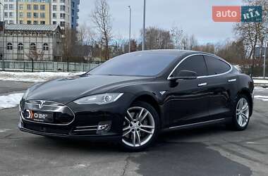Ліфтбек Tesla Model S 2015 в Львові