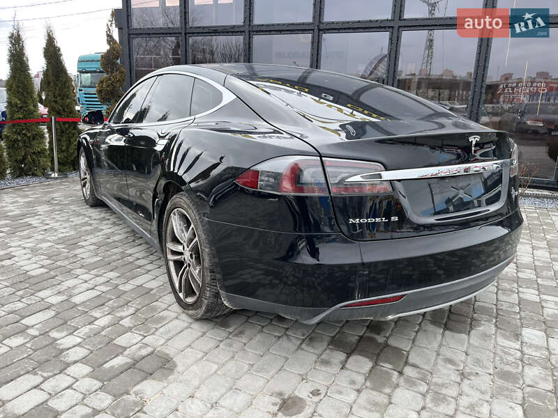 Лифтбек Tesla Model S 2014 в Львове