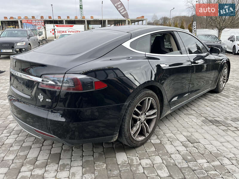 Лифтбек Tesla Model S 2014 в Львове