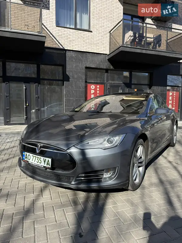 Tesla Model S 2013
